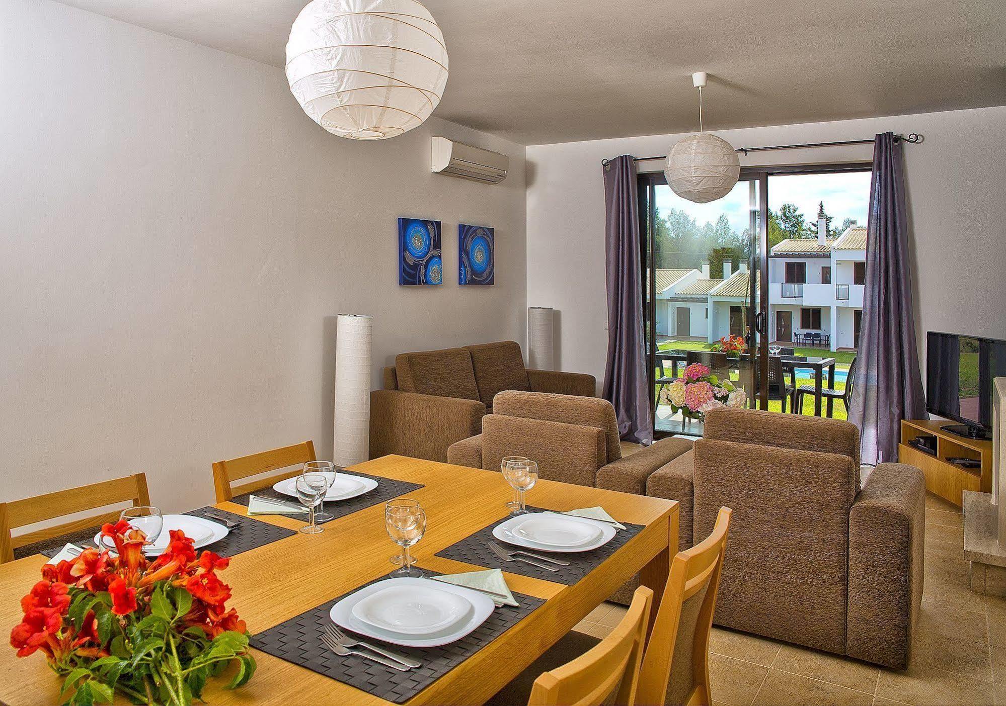 Alto Fairways Aparthotel อัลวอร์ ภายนอก รูปภาพ