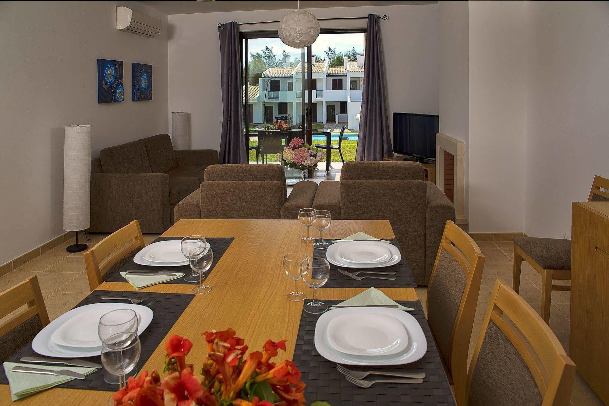 Alto Fairways Aparthotel อัลวอร์ ภายนอก รูปภาพ