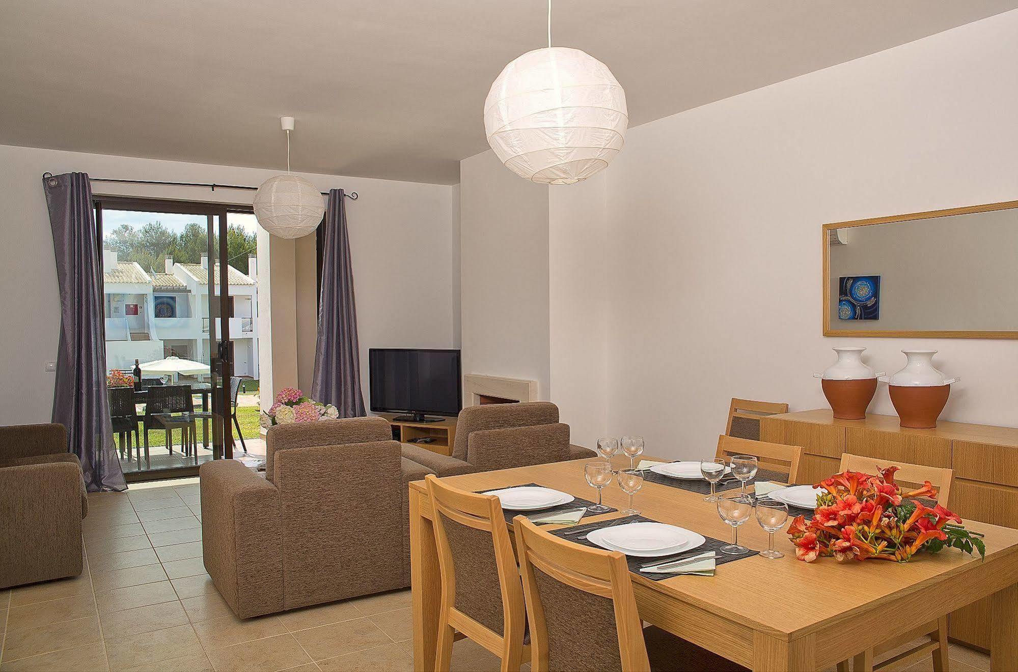 Alto Fairways Aparthotel อัลวอร์ ภายนอก รูปภาพ
