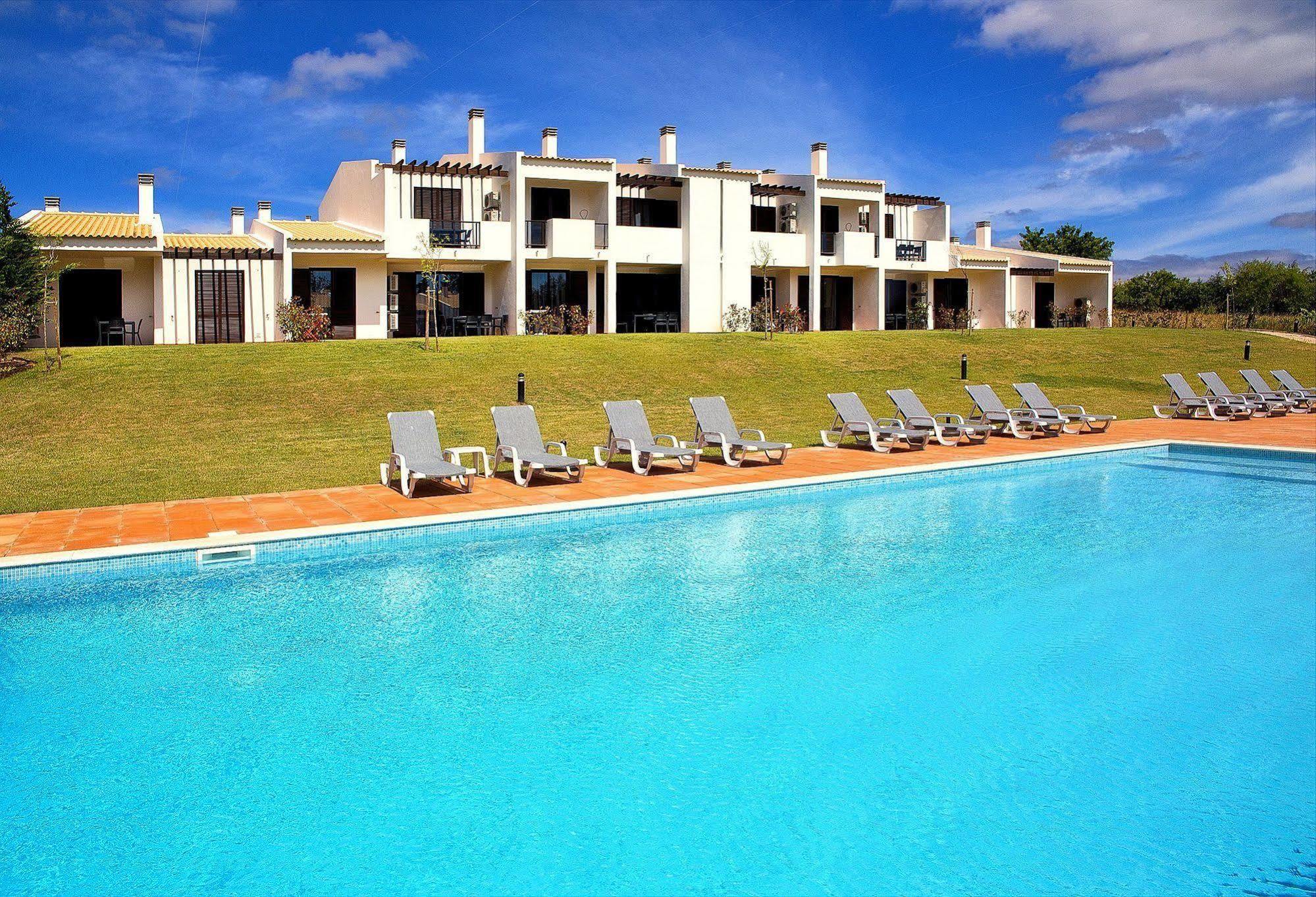 Alto Fairways Aparthotel อัลวอร์ ภายนอก รูปภาพ