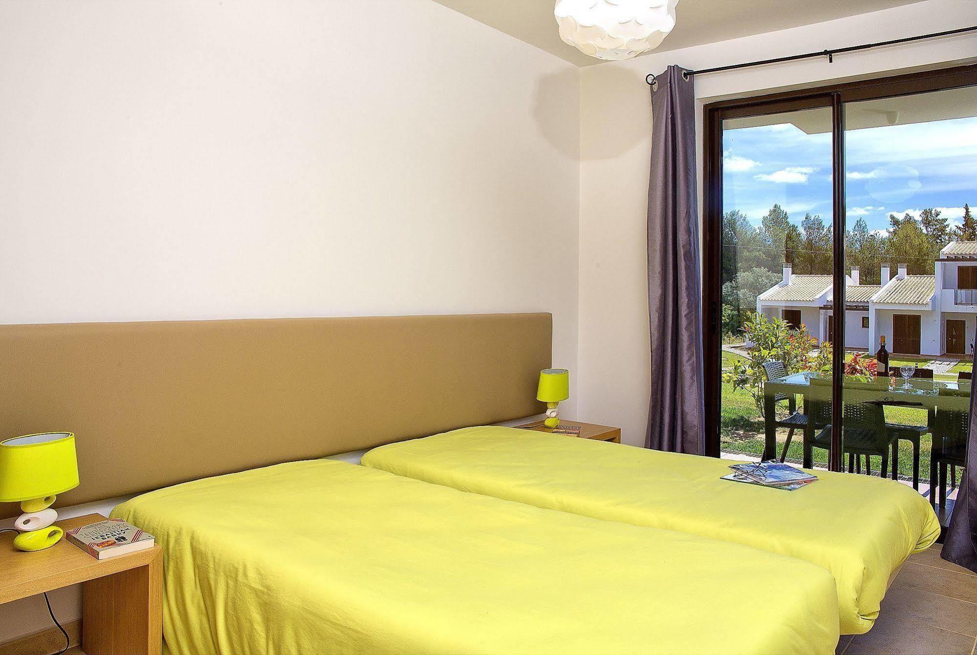 Alto Fairways Aparthotel อัลวอร์ ภายนอก รูปภาพ